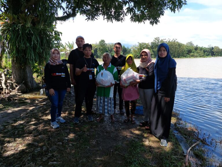 GIAT PEMBERIAN SEMBAKO BAGI WARGA DAMPAK BANJIR