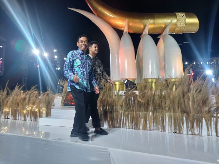 Ngawi Batik Fashion Show 2023 “Colaboration With New Spirit”Camat Karanganyar ikut  berpartisipasi menjadi peserta.