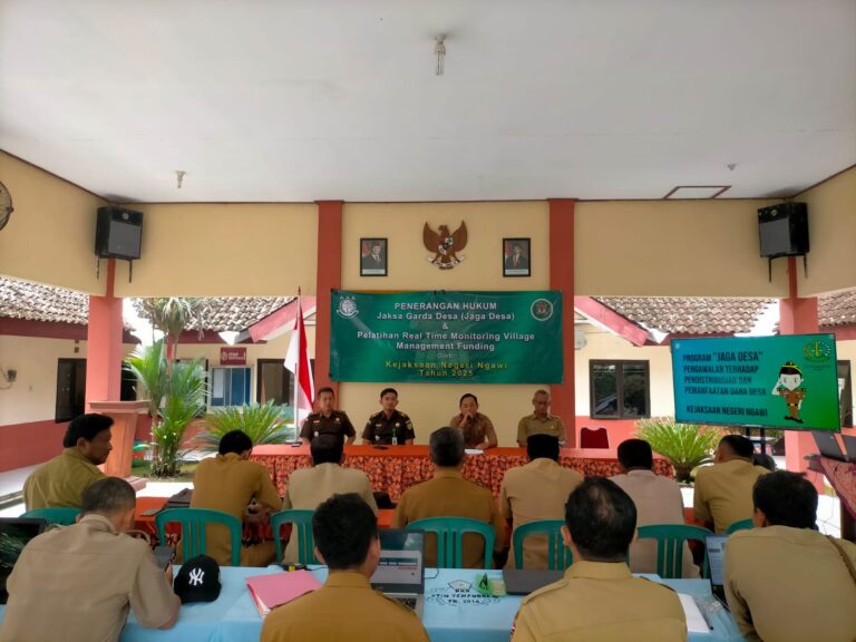 Penerangan Hukum Jaksa Garda Desa (Jaga Desa ) Dan Pelatihan Aplikasi Real Time Monitoring Village Management Funding Desa Se Kecamatan Karanganyar Kabupaten Ngawi