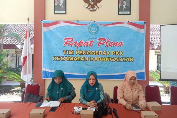 RAPAT PLENO TIM PENGGERAK PKK KECAMATAN KARANGANYAR