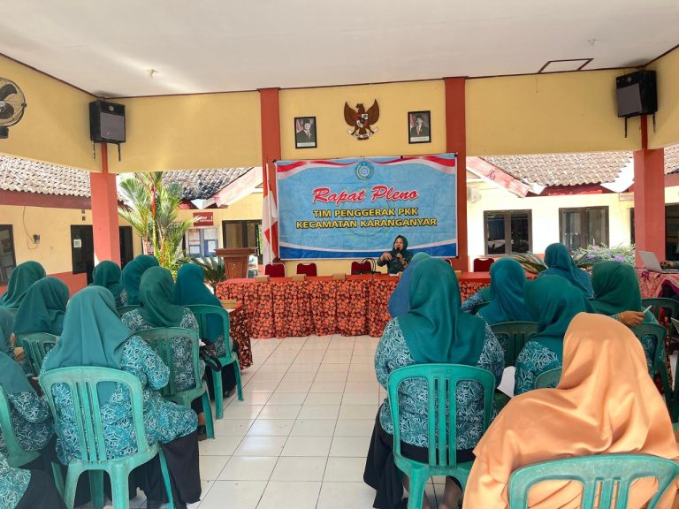 PERTEMUAN RUTIN DHARMA WANITA PERSATUAN KECAMATAN KARANGANYAR